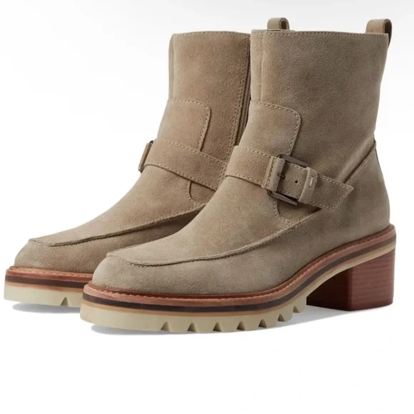 NWOT - Bernardo Sonja Leather Lug Boots - Picture 1 of 11